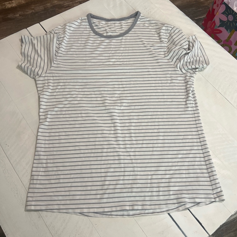 Lululemon Athletica Gray and White Short Sleeve Tees